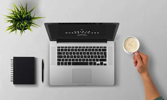 Comment bien choisir vos vêtements en ligne : 5 conseils essentiels