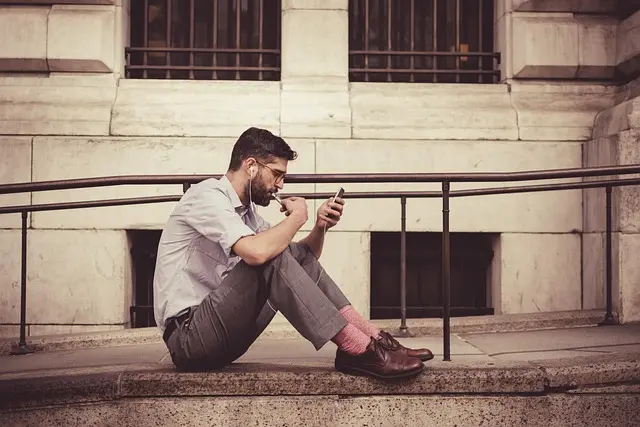 Comment bien choisir ses vêtements en ligne : un guide pratique